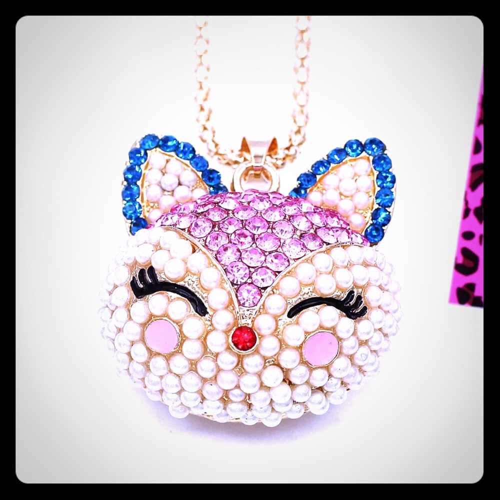 NEW BETSEY JOHNSON KITTY NECKLACE. PURRRFIT